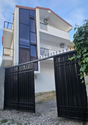 Vila TOLA